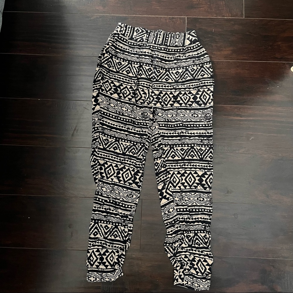Forever 21 patterned pants - size L